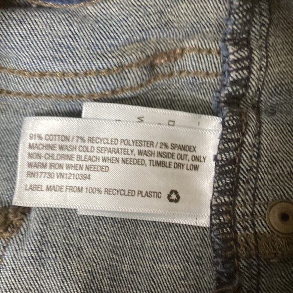 Universal Thread size 16 jeans. - Picture 5 of 11